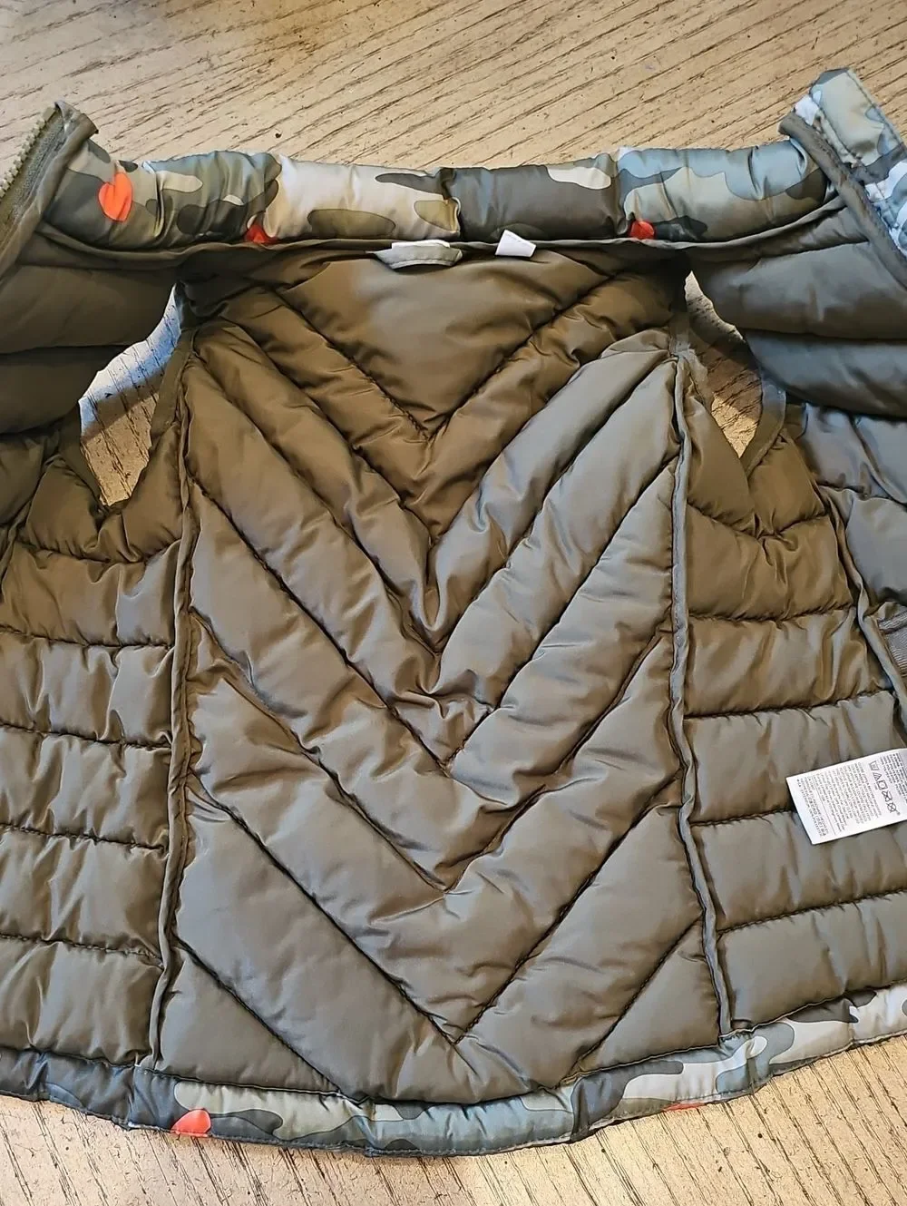 GAP Girls' Green Camo Puffer Vest with Pink Heart Accents Size S